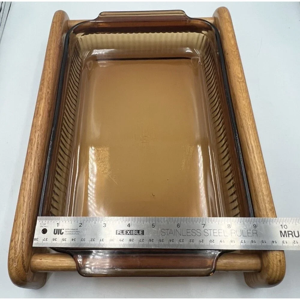 Vtg Anchor Hocking Casserole Dish 3QT Baking Amber Glass Wood Cradle Rack 9x14